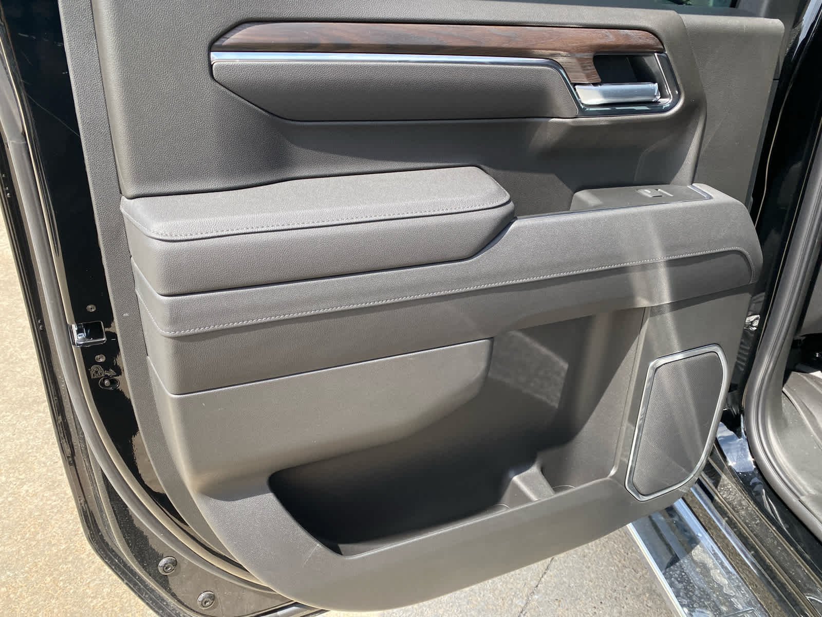 New 2026 Onyx Black GMC SLT image 27