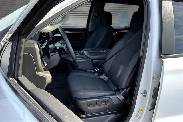 Used 2024 Summit White Chevrolet LT image 21