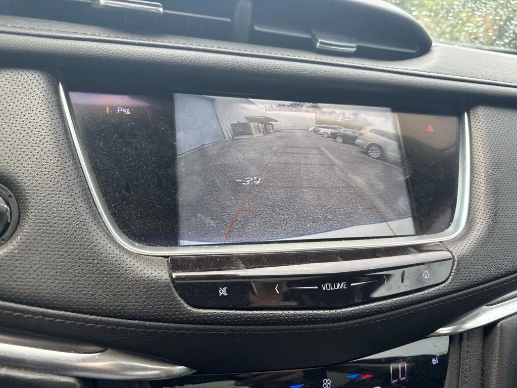 Used 2018 Crystal White Tricoat Cadillac Luxury image 21