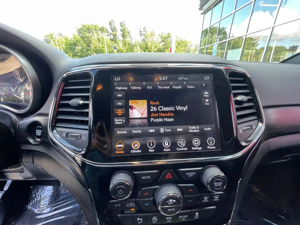 Used 2022 White Jeep Laredo X image 14