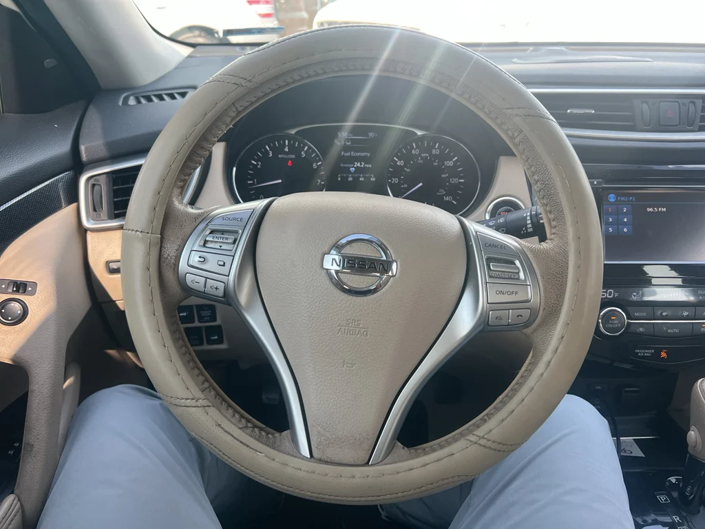 Used 2015 Pearl White Nissan SL image 10