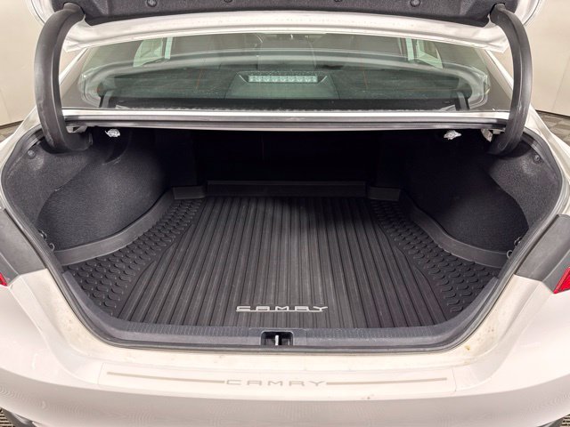 Used 2021 White Toyota LE image 19