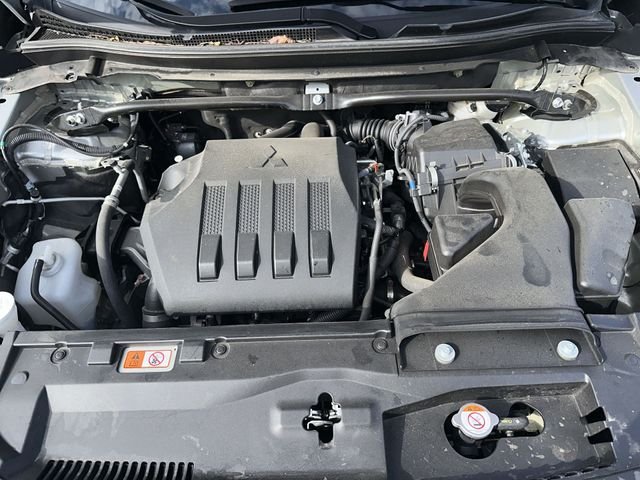 Used 2025  Mitsubishi SE image 19
