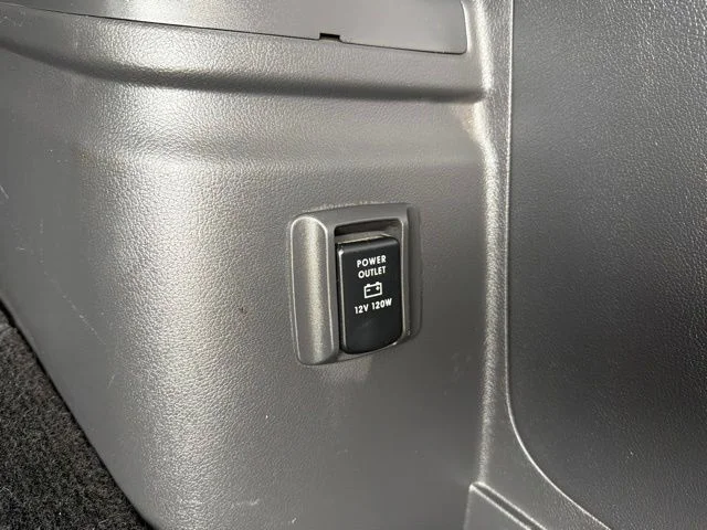 Used 2019 Red Mitsubishi SEL image 13