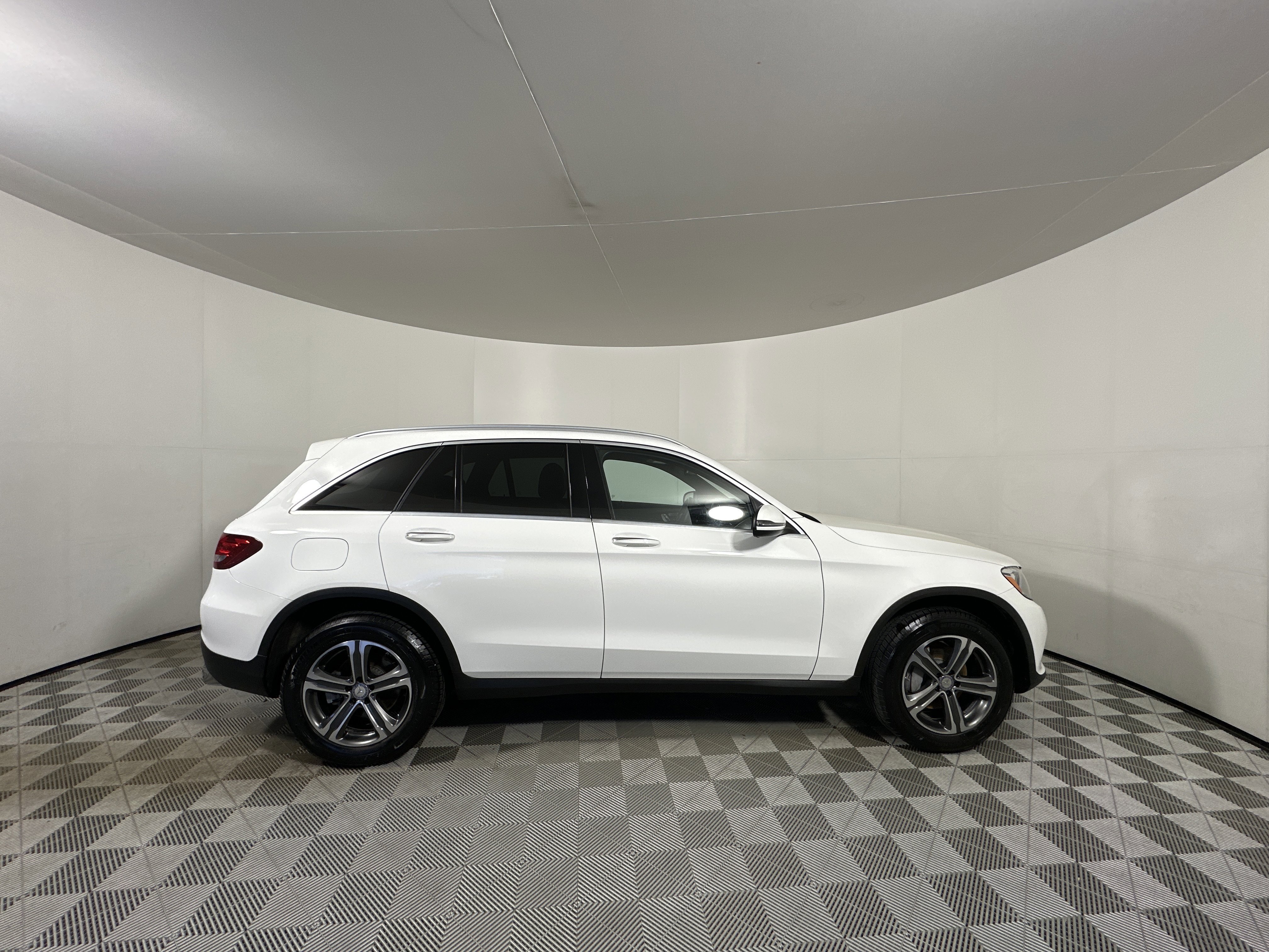 Used 2017 Polar White Mercedes-Benz GLC 300 image 8