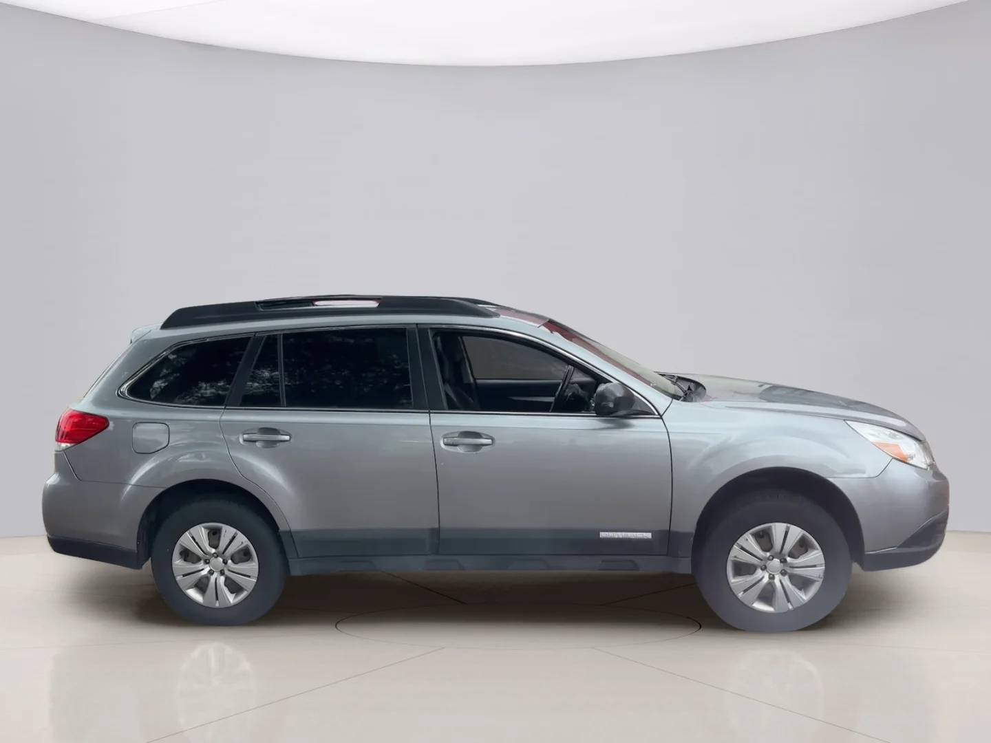 Used 2010 Silver Subaru 2.5I image 6