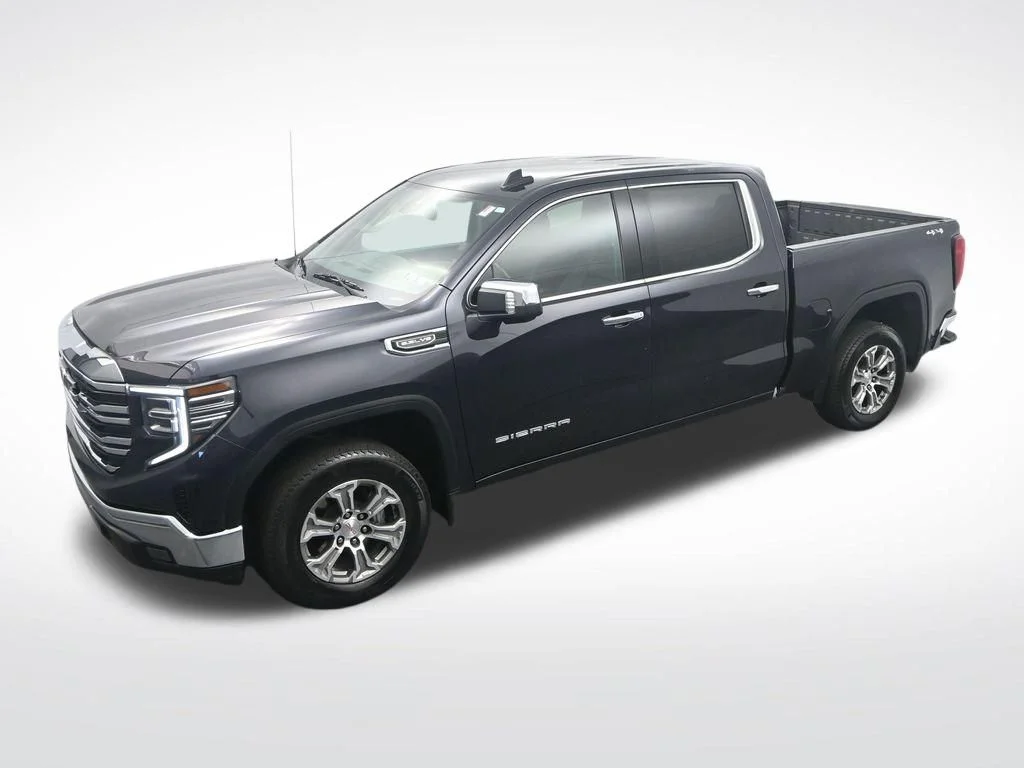 Used 2025 Silver GMC SLT image 29