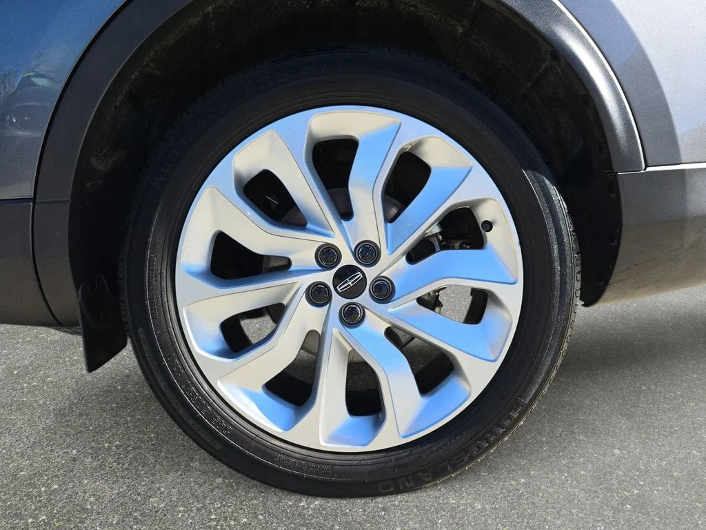 Used 2021 Gray Lincoln Reserve image 32