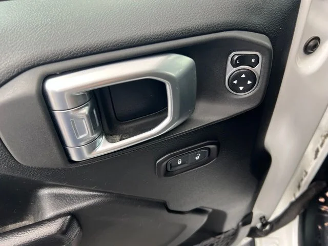 Used 2020 White Jeep Sport S image 11