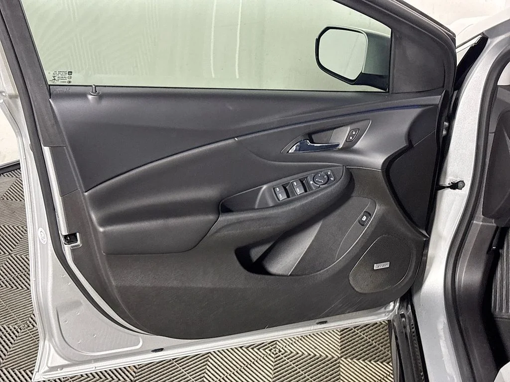 Used 2017 Silver Chevrolet Premier image 10