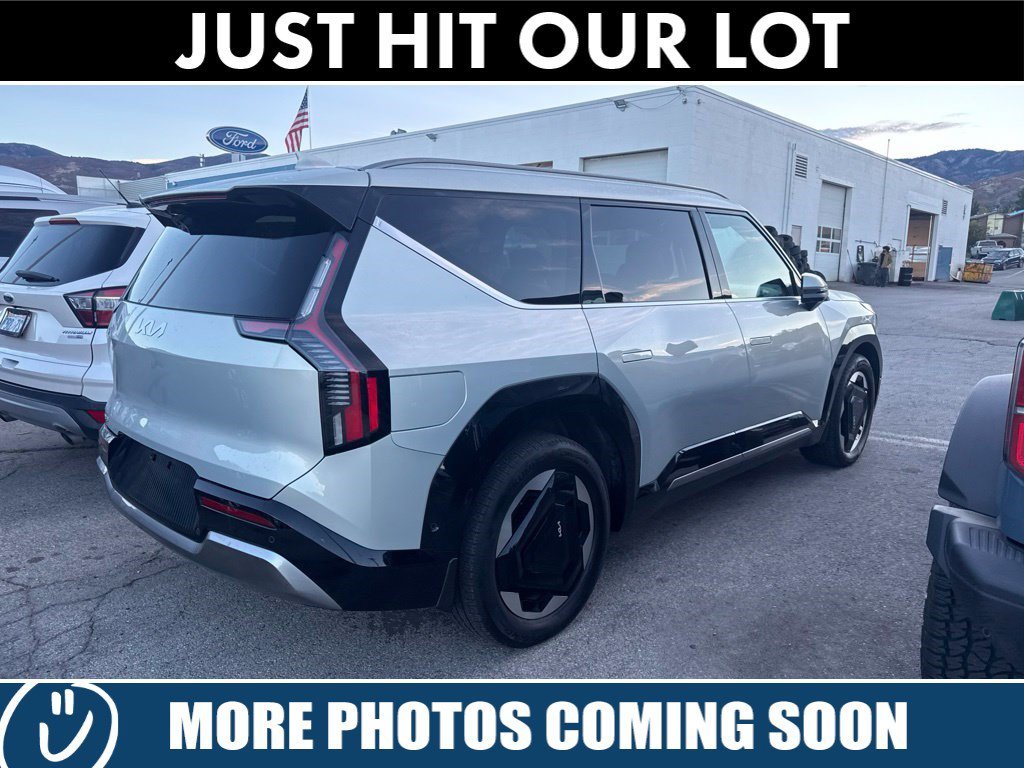 Used 2024 Ivory Silver Kia Land image 12