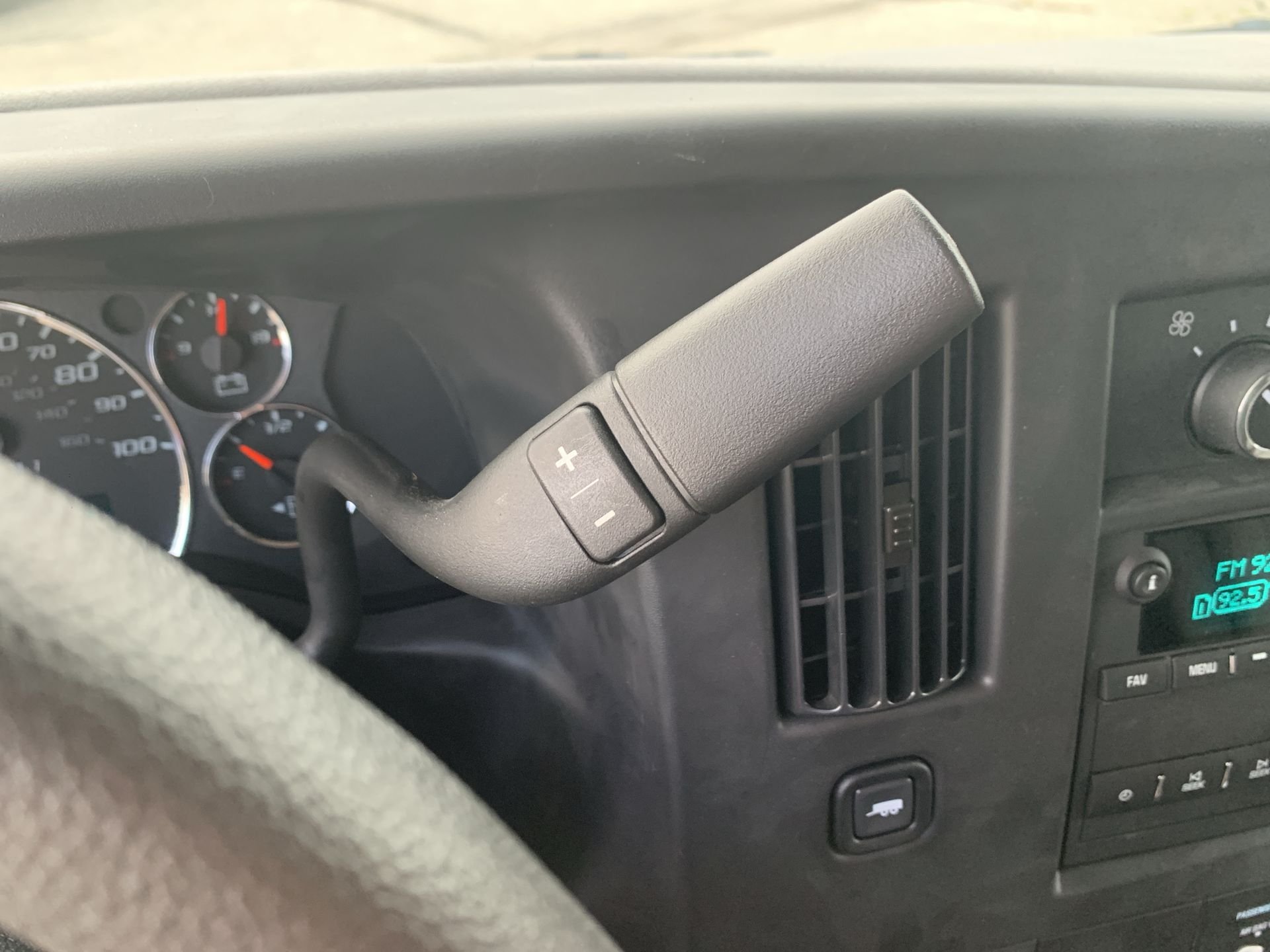 New 2025 Summit White GMC 1WT image 33