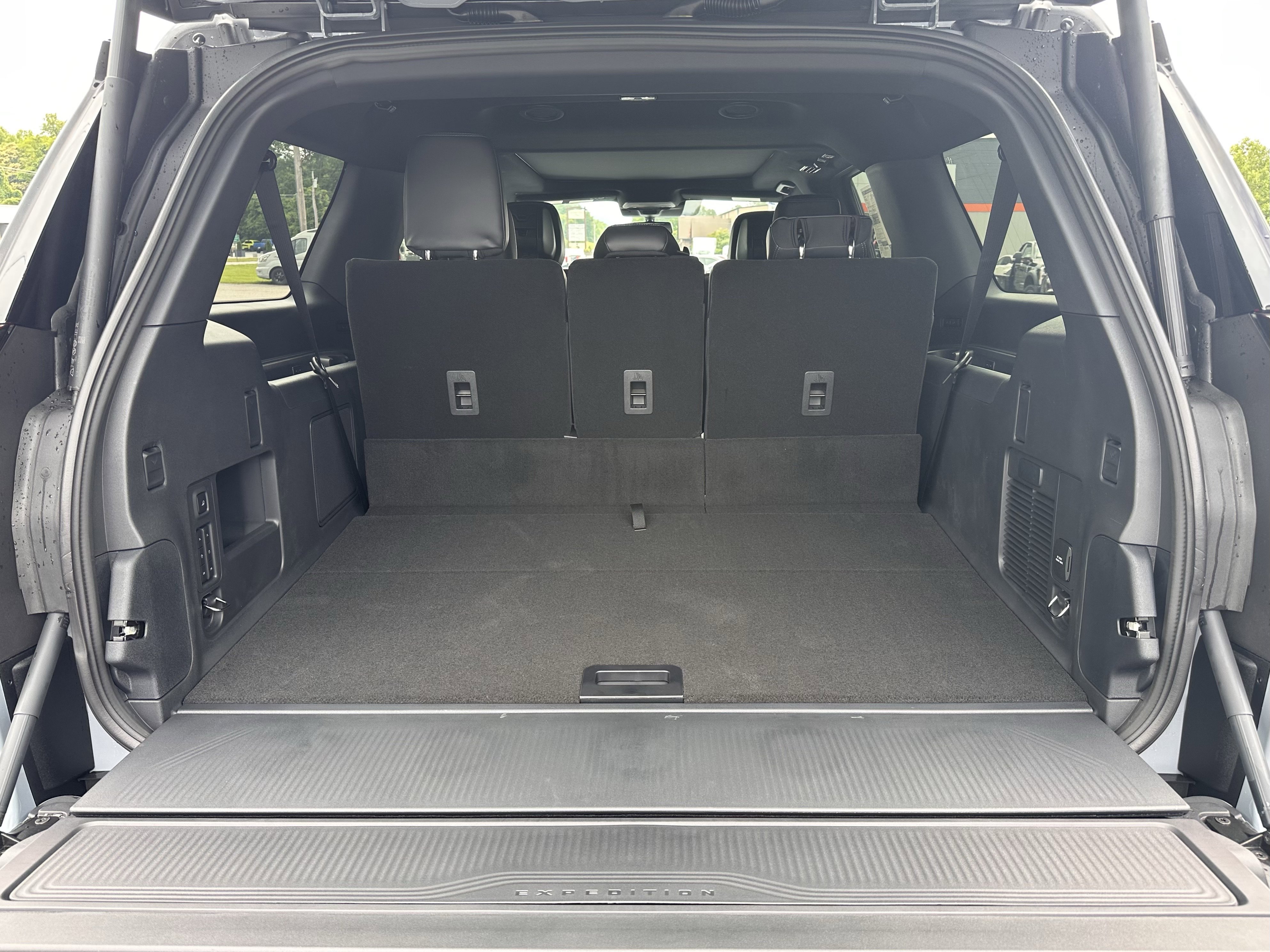 New 2026 Glacier Gray Metallic Tri-Coat Ford MAX Platinum® image 17