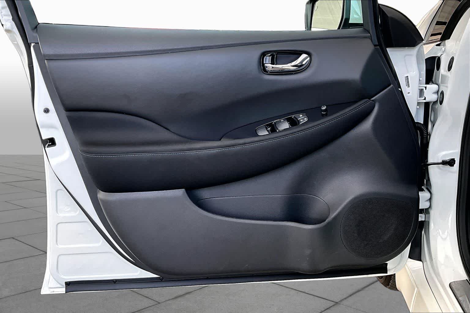 Certified Used 2025 Pearl White Tricoat Nissan SV PLUS image 20