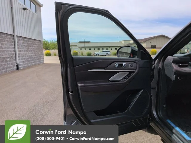 New 2026 Carbonized Gray Metallic Ford Platinum image 10