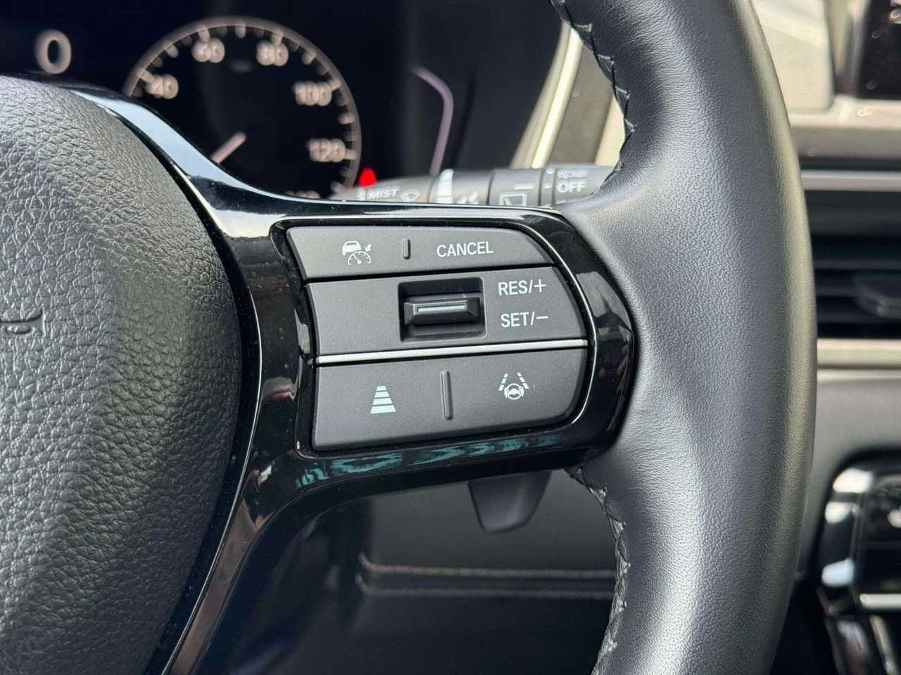 Used 2025 Platinum White Pearl Honda Touring image 26