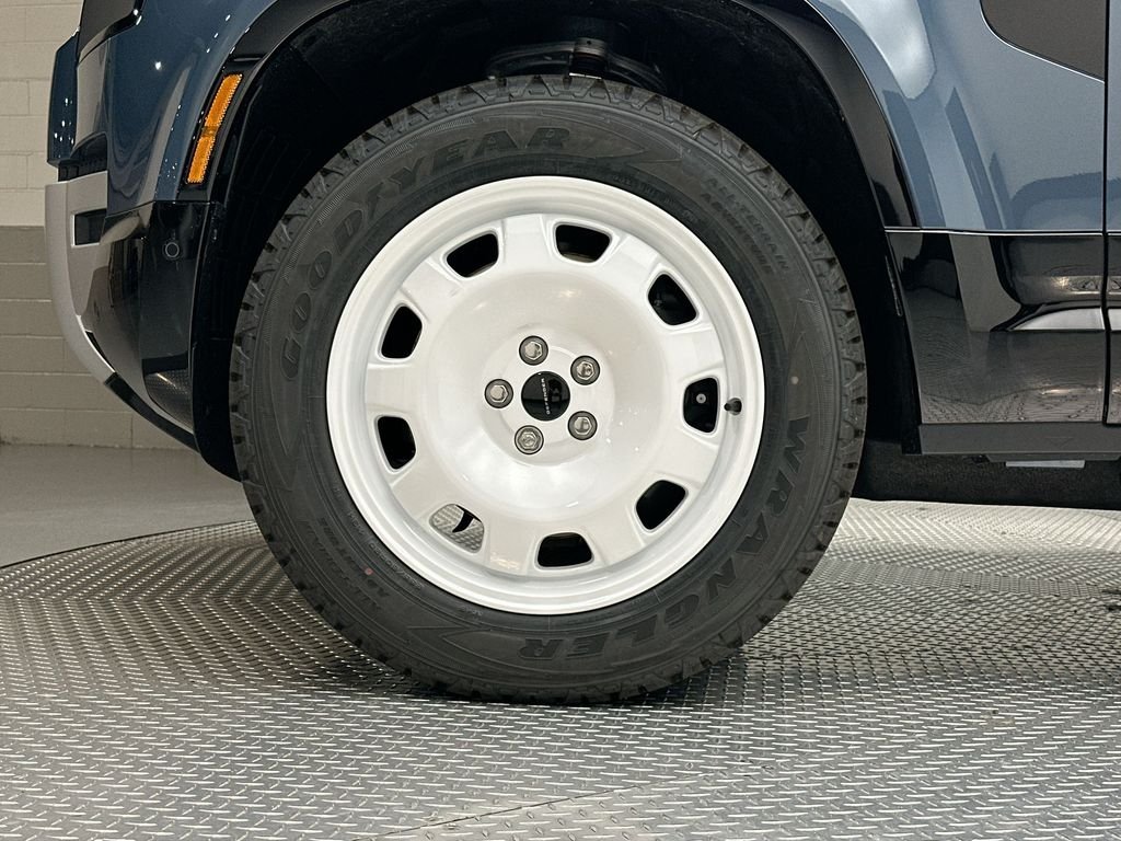 New 2026 Tasman Blue Land Rover S image 5