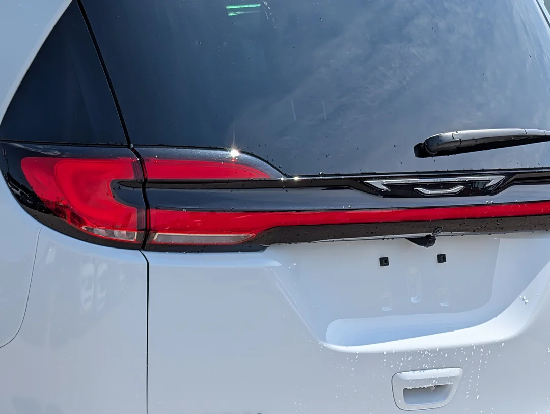 New 2027 White Chrysler Select - - AWD - 3.6L Pentastar V6 - Adaptive Cruise Control - Blind Spot Monitor & More! image 11