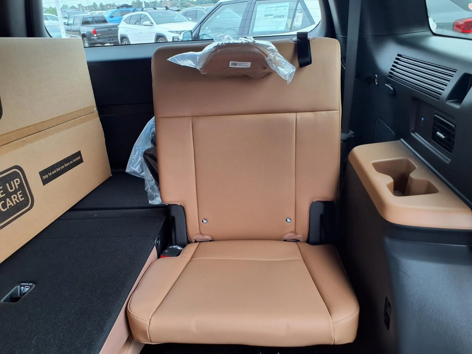 New 2026 SERENITY WHITE / BROWN HYUNDAI LIMITED 6P AWD image 6