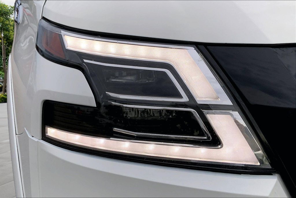 Used 2023 White Nissan SL image 33