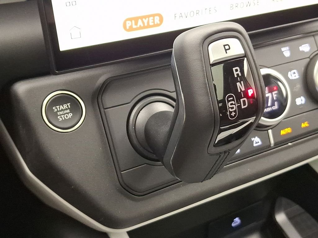 New 2026 Fuji White Land Rover X-Dynamic SE image 11