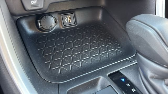 Used 2025 Pearl Toyota LE image 22