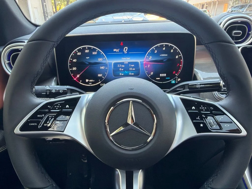 New 2027 White Mercedes-Benz GLC 300 image 16
