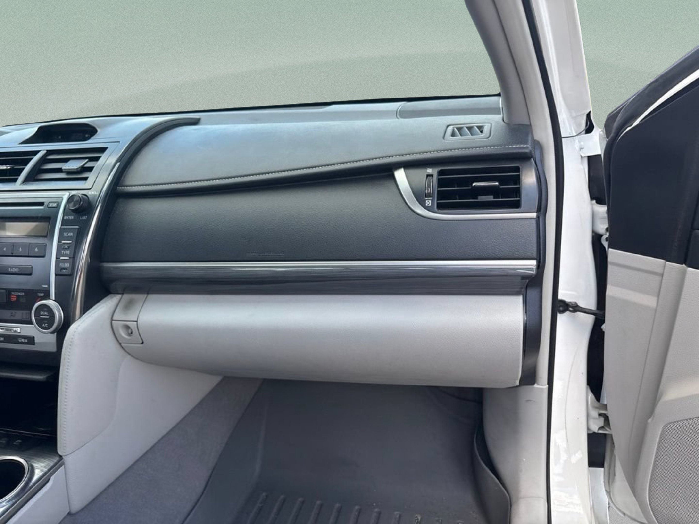 Used 2012 Super White Toyota LE image 25