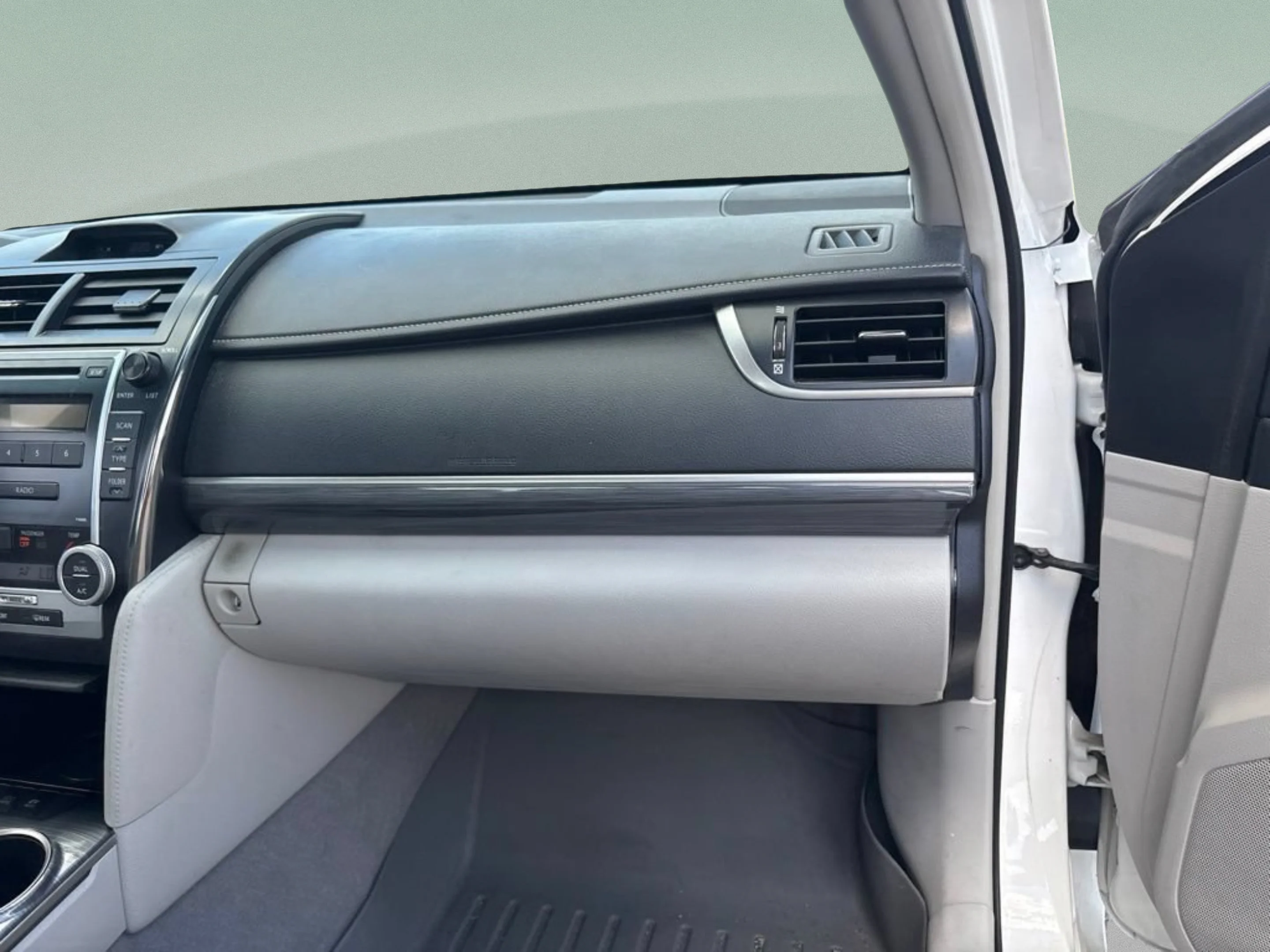 Used 2012 Super White Toyota LE image 25