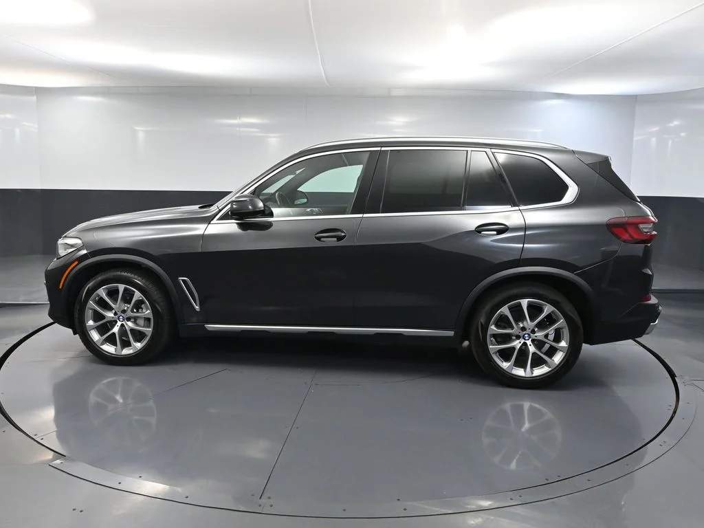 Used 2023 Gray BMW xDrive40i image 10