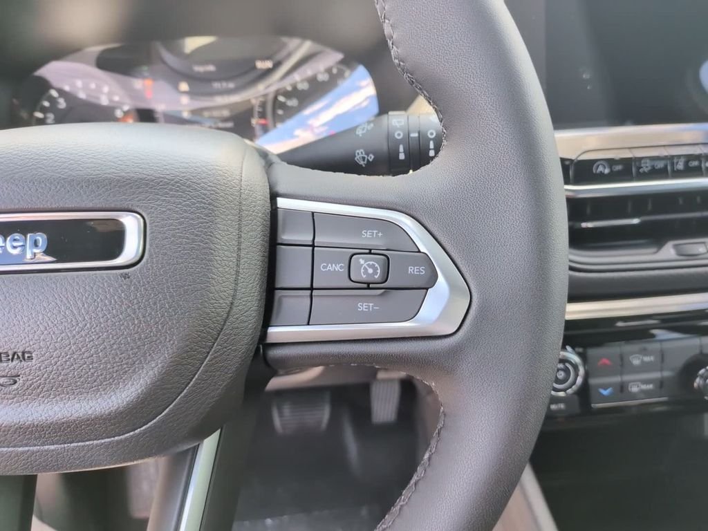 New 2026 Bright White Clear-Coat Exterior Paint Jeep Latitude image 22