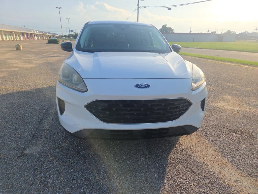 Used 2021 White Ford SE image 2
