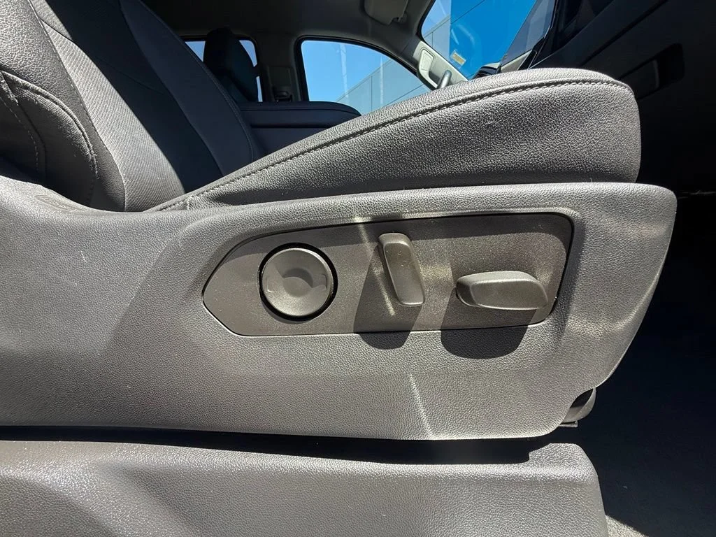 Used 2022 Summit White Chevrolet LTZ image 15