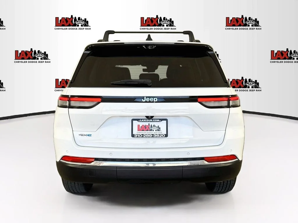 Used 2022 White Jeep 4xe image 6