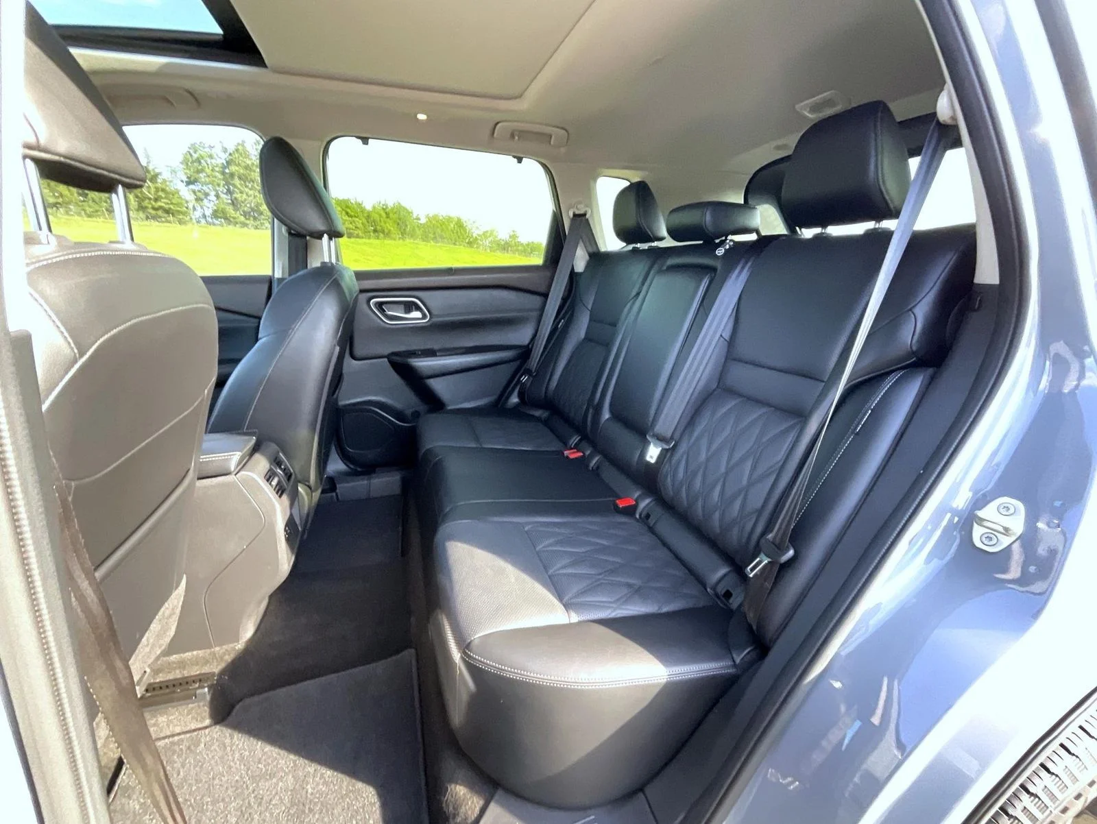 Used 2023 Gray Nissan Platinum image 18