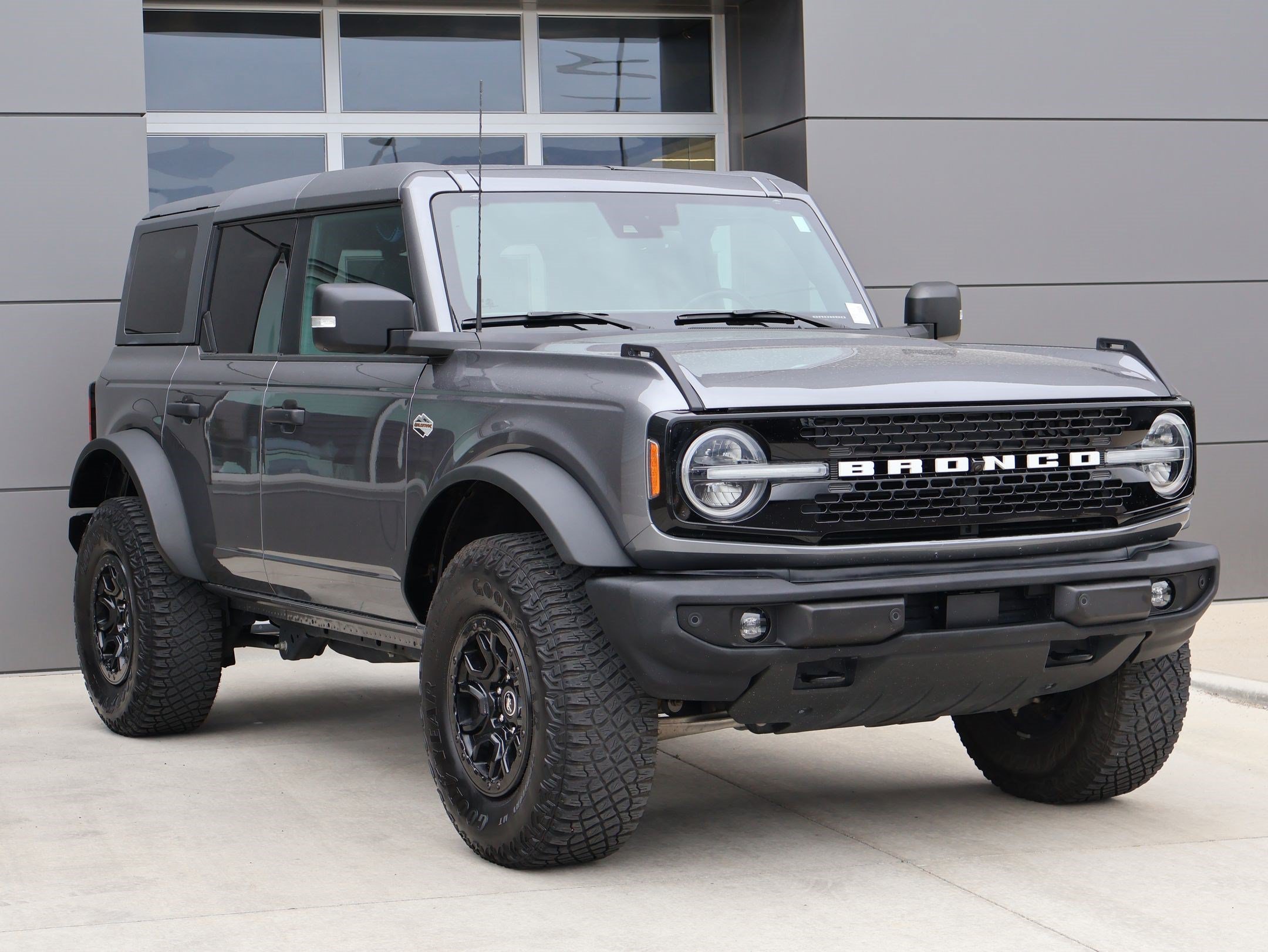 Used 2022 Gray Metallic Ford Base 4 Door Advanced 4x4 image 3