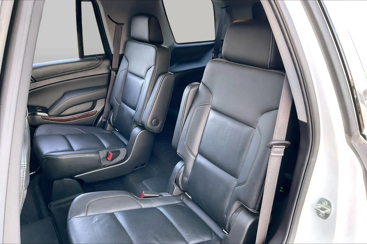 Used 2017 White Frost Tricoat GMC SLT image 19