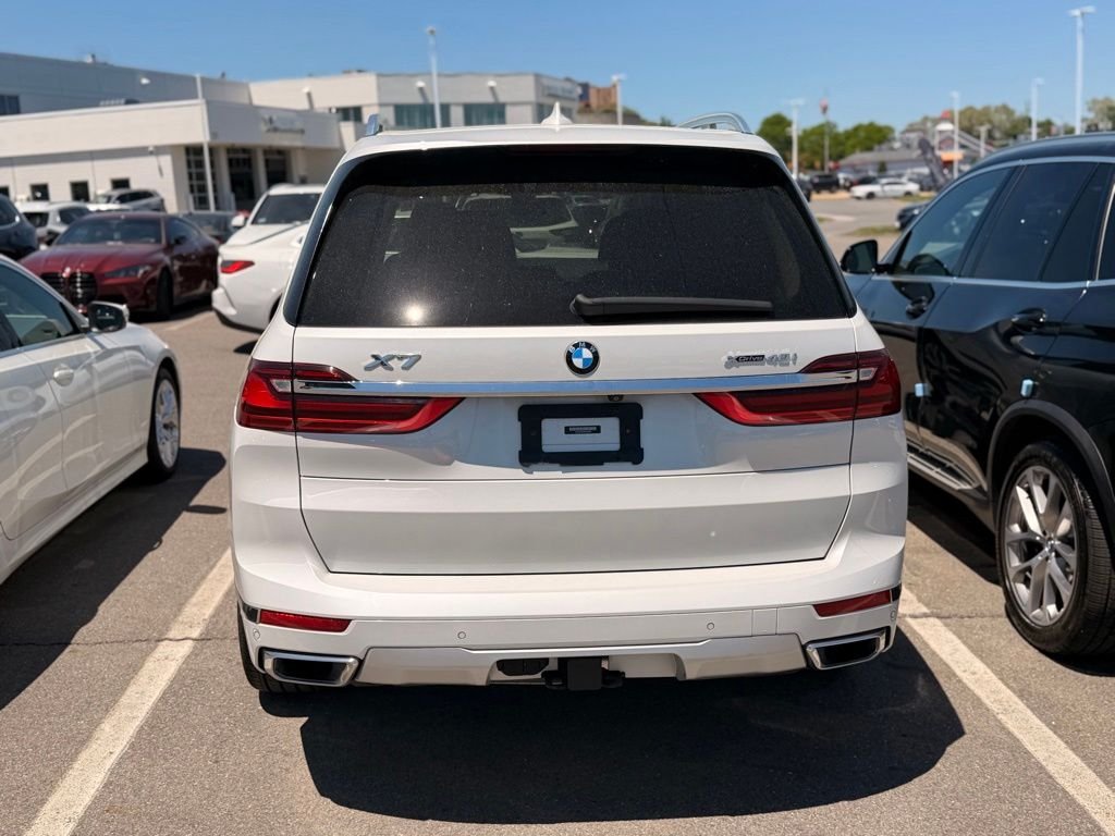 Used 2021 White BMW xDrive40i image 4