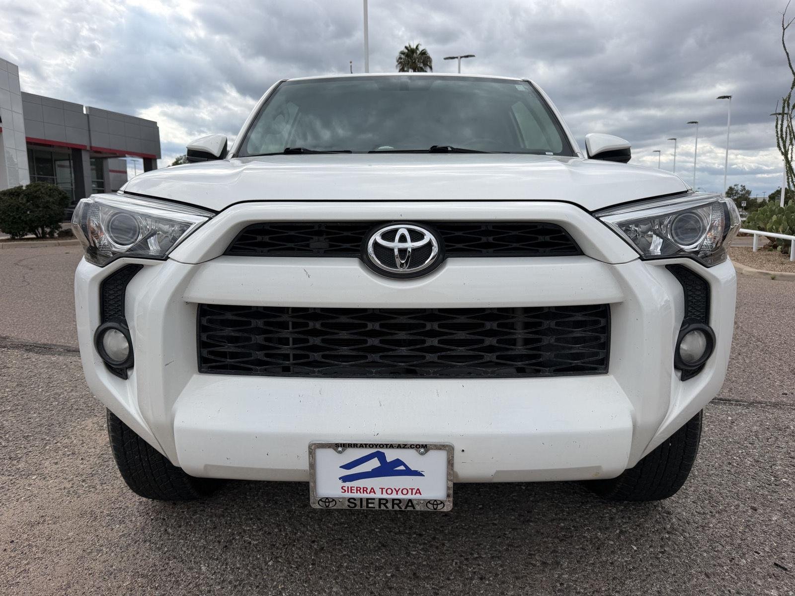 Used 2017 Super White Toyota SR5 image 9