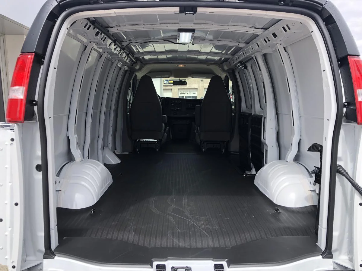 New 2026 White Chevrolet Rwd 3500 135 image 8