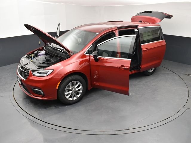 New 2026 Red Hot Pearl-Coat Exterior Paint Chrysler Select image 27
