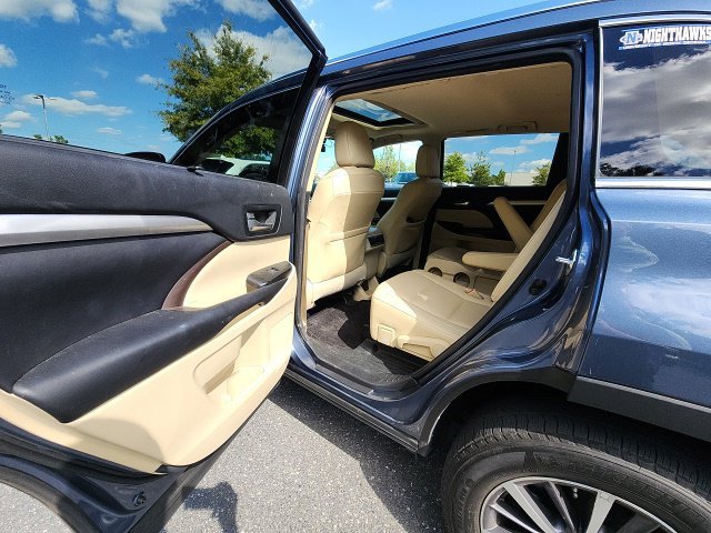 Used 2017 Blue Toyota XLE image 24