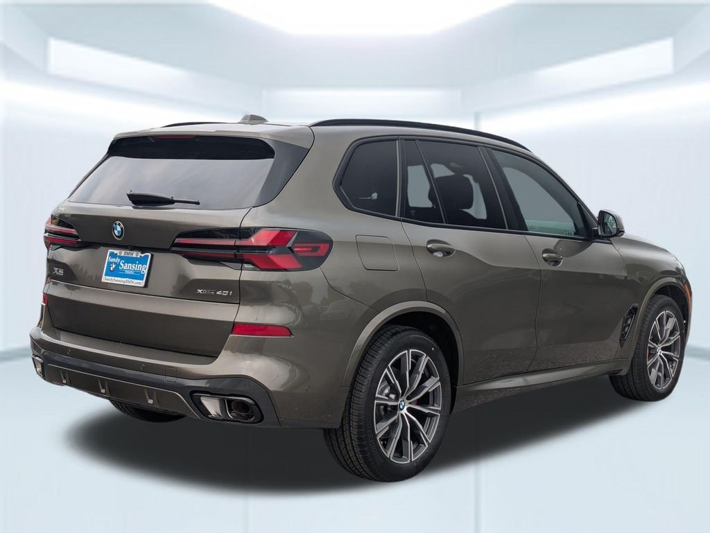 New 2026 Manhattan Green Metallic BMW xDrive40i image 5