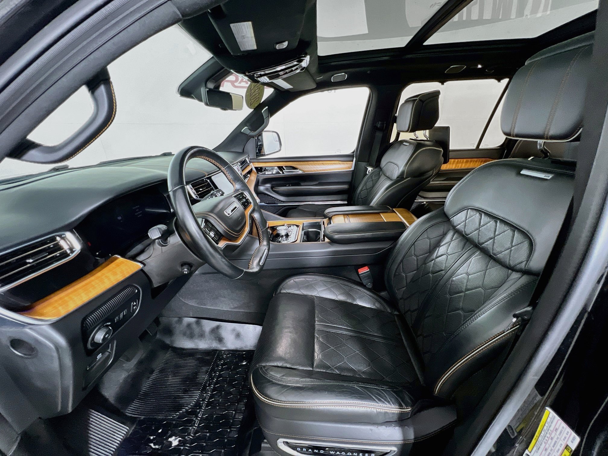 Used 2022 Diamond Black Crystal Pearlcoat Jeep SERIES III image 10