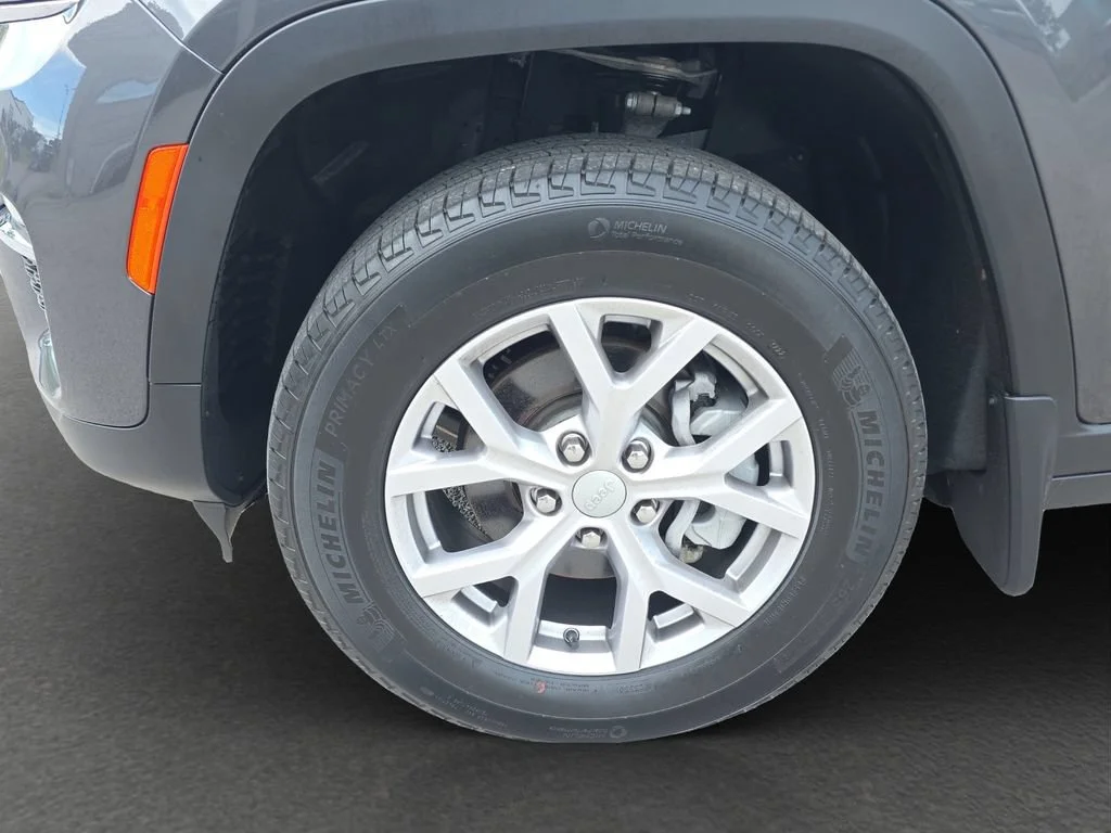Used 2022 Gray Jeep Limited 4x4 image 5