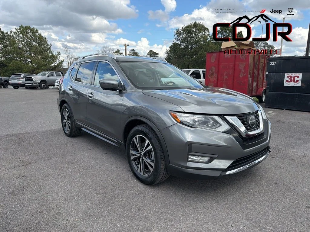 Used 2018 Gray Nissan SL image 1