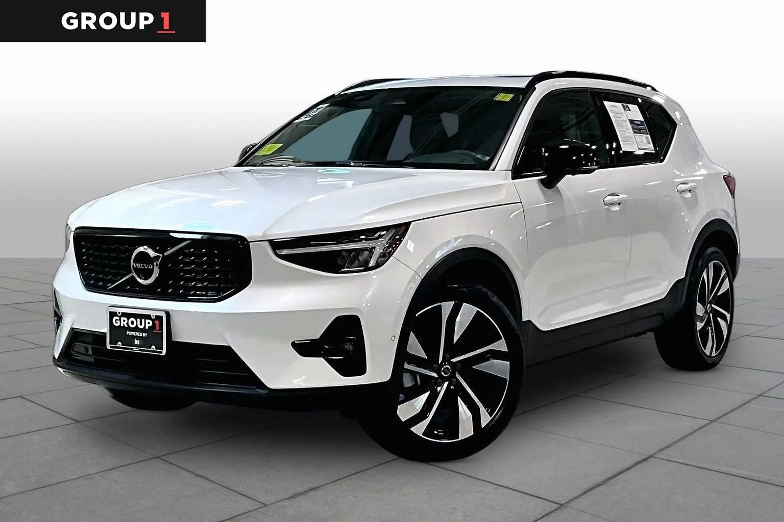 2024 Volvo XC40 Plus Dark Theme