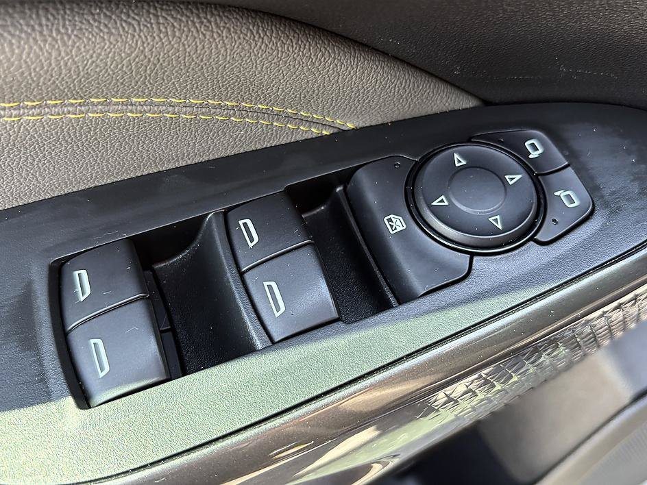 Used 2025 Mosaic Black Metallic Chevrolet ACTIV image 17