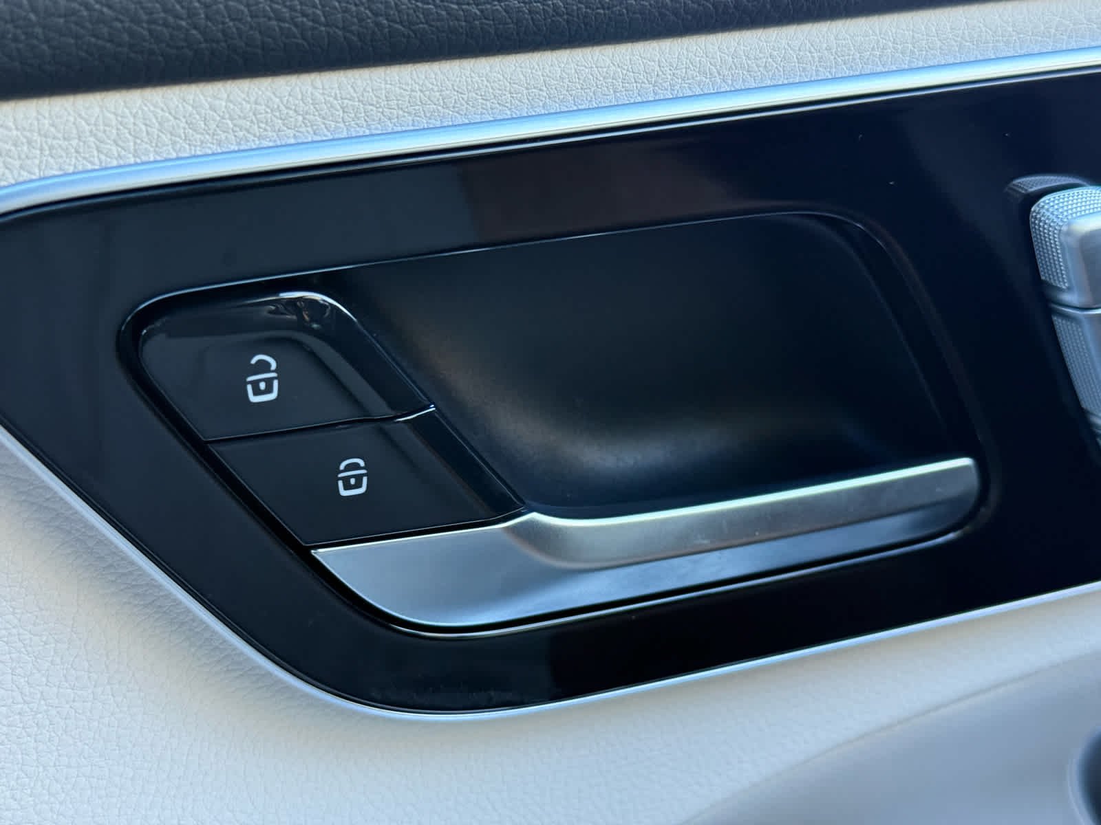2025 Mercedes-Benz C-Class Sedan C 300 - Photo 23