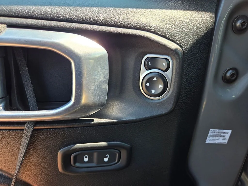 Used 2020 Gray Jeep Sport S image 19